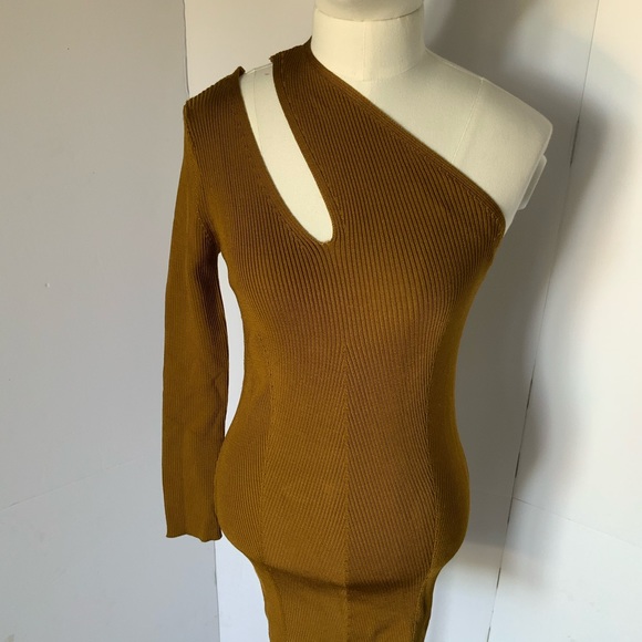 Zara | one sleeved dress - Picture 3 of 6